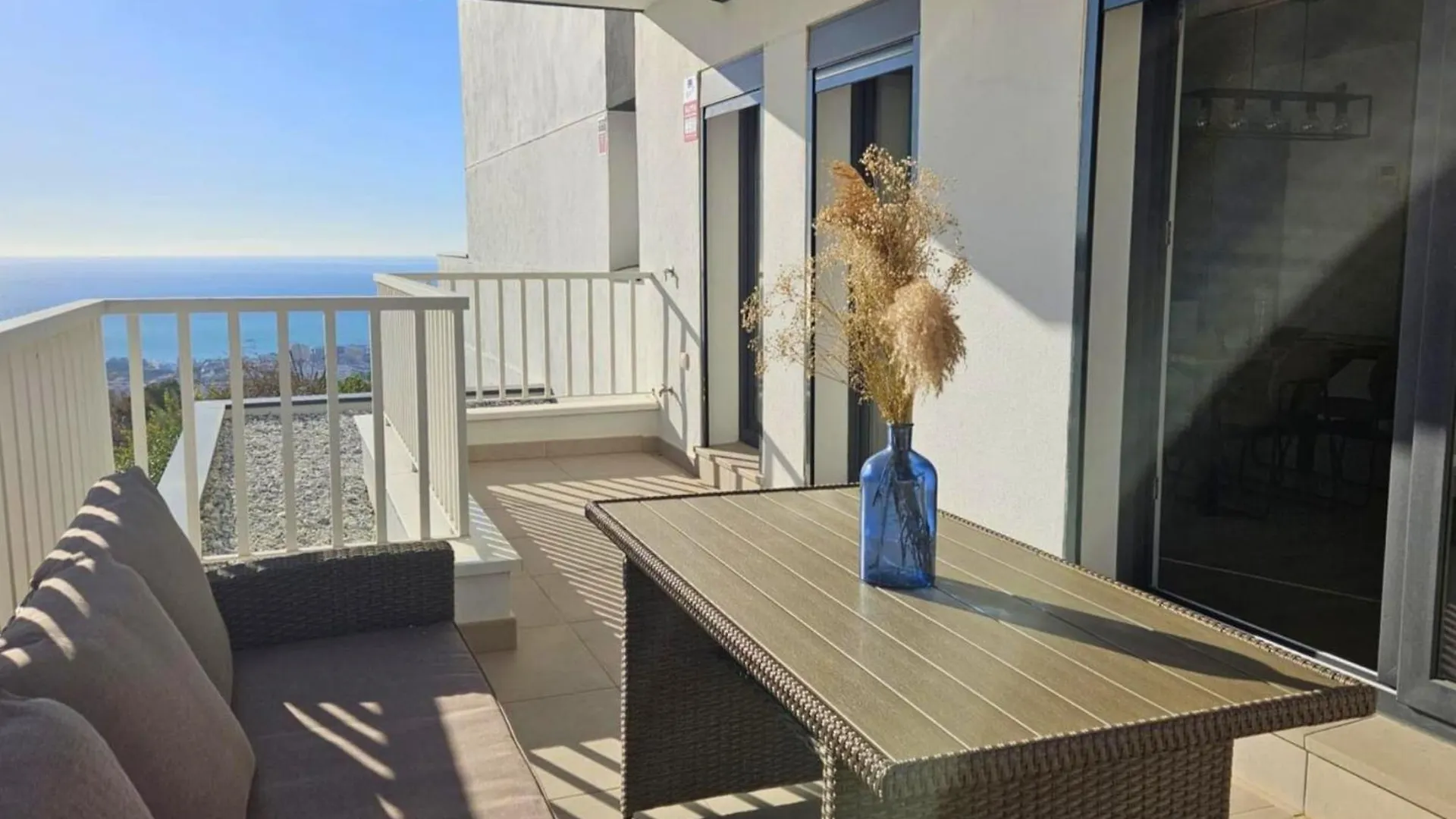 Апартаменты Magnificent Flat With Sea View And Swimming Pool Бенальмадена