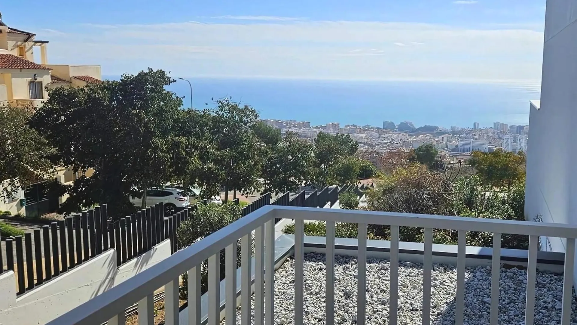 Апартаменты Magnificent Flat With Sea View And Swimming Pool Бенальмадена
