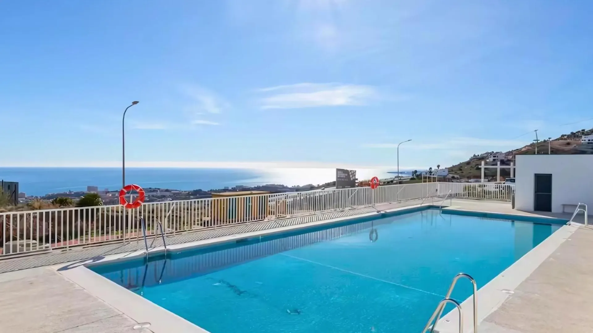 Апартаменты Magnificent Flat With Sea View And Swimming Pool Бенальмадена