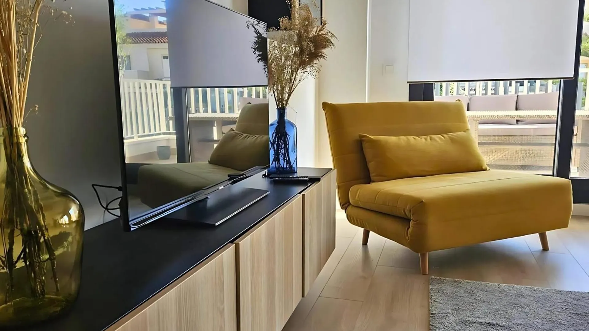 Апартаменты Magnificent Flat With Sea View And Swimming Pool Бенальмадена